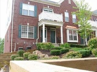 1094 Fountain View Cir, South Lyon, MI 48178