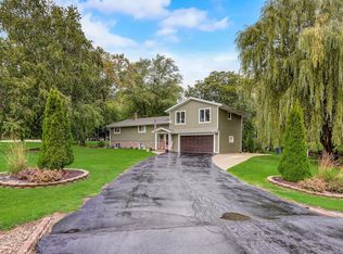 W201N11415 Oakview Ave, Germantown, WI 53022