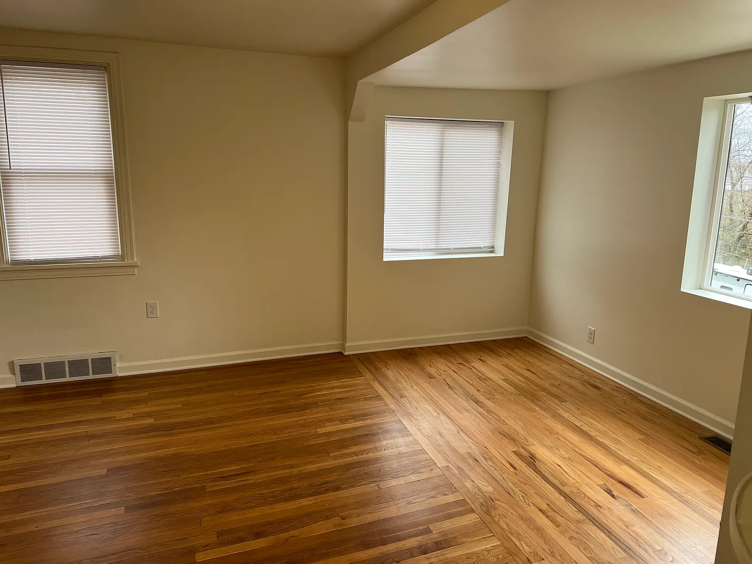 3 bed, 1350 sqft, $1,700 — Photo 2