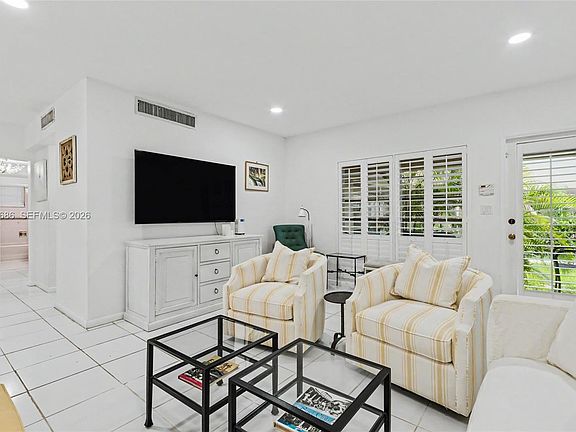 5th image of 90 Park Dr APT 2