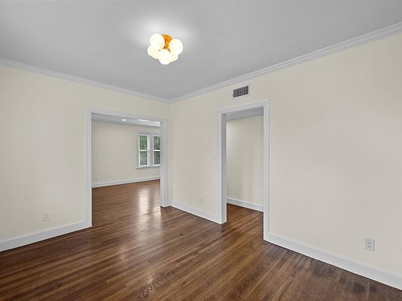 5th image of 903 E Live Oak St #B
