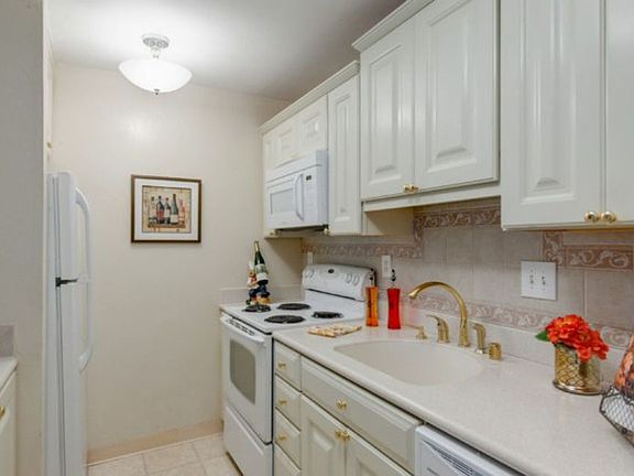 3rd image of 185 Sierra Dr APT 210