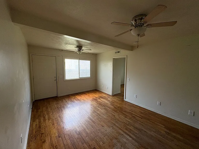 2909 W John St — Photo 6