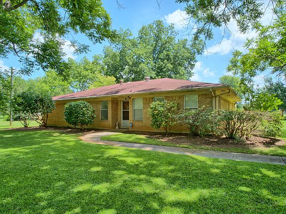 3rd image of 731 Pecan Estates Loop