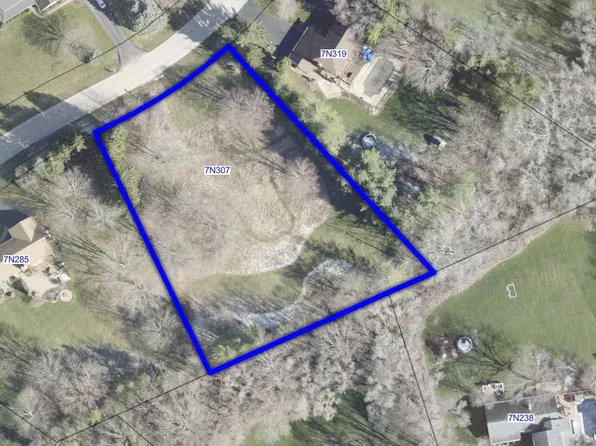 7N307 Falcons Trl, St Charles, IL 60175