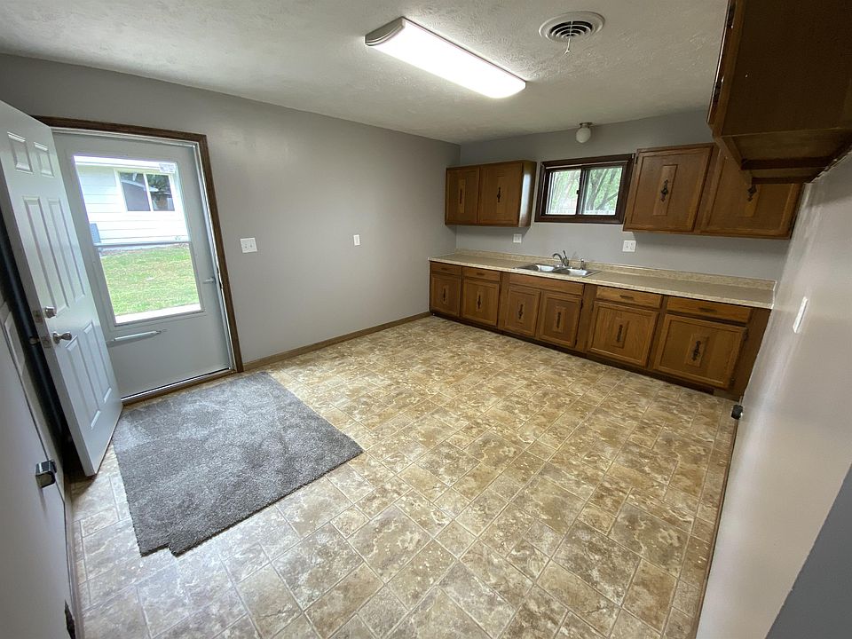 608 Paddock St, Beatrice, NE 68310 Zillow