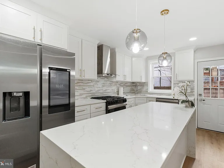 1203 Moore St — Photo 1