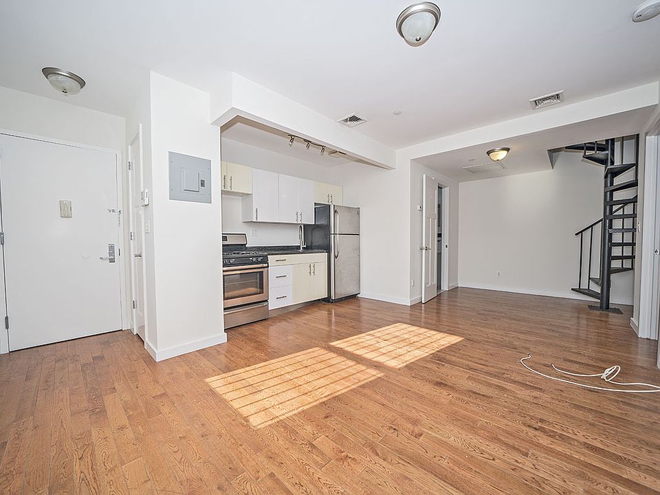 1st image of 104 Manhattan Ave APT 4B