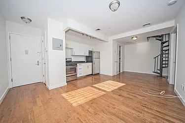 104 Manhattan Avenue, #4B