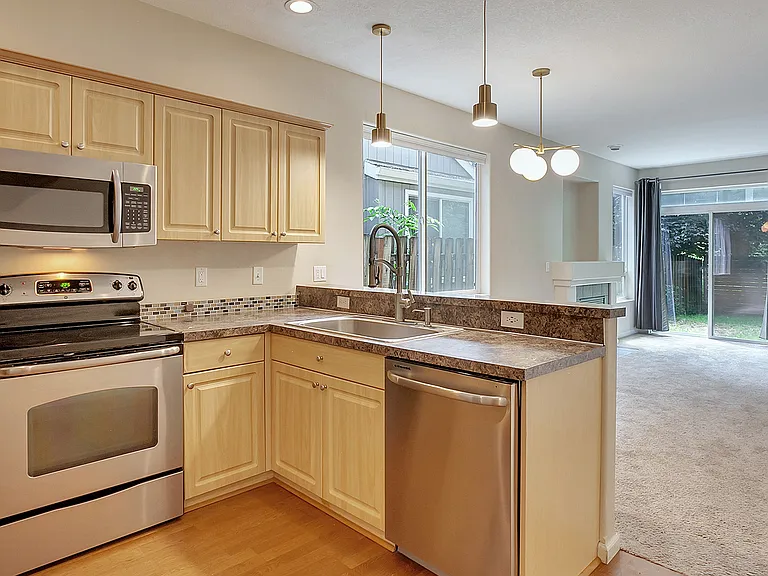 9817 N Clarendon Ave — Photo 7