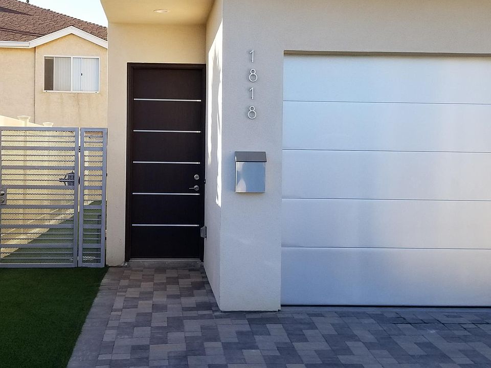 Entry & private garage & gated side yard / dog run