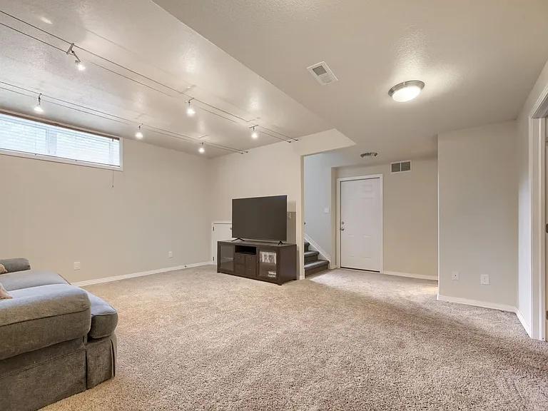 927 Poplar Pl — Photo 16
