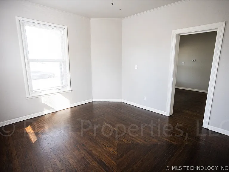2604 E 7th St S — Photo 30
