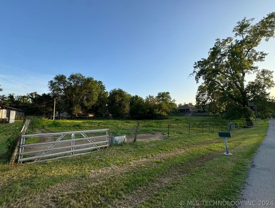 W Plum St, Collinsville, OK 74021