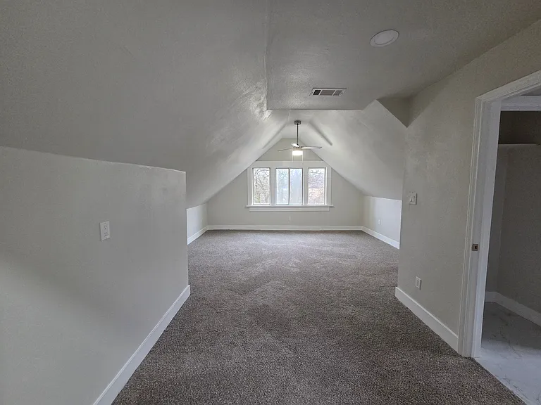 413 Sheila Ln — Photo 4