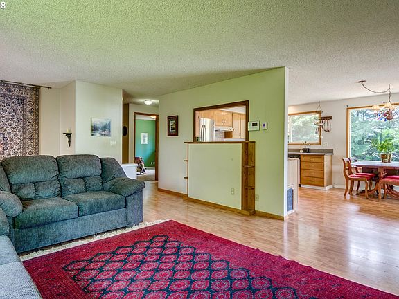 5th image of 3701 NE 85th St