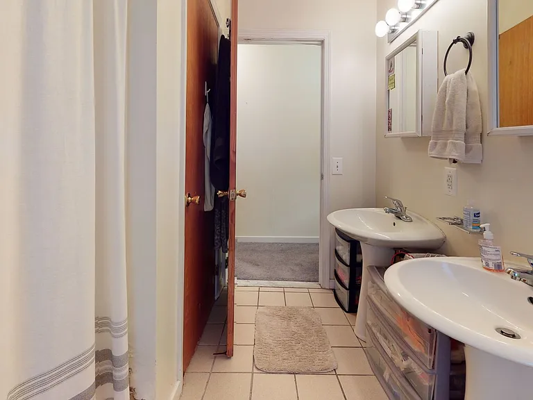 Walnut Court Apartments — Photo 28