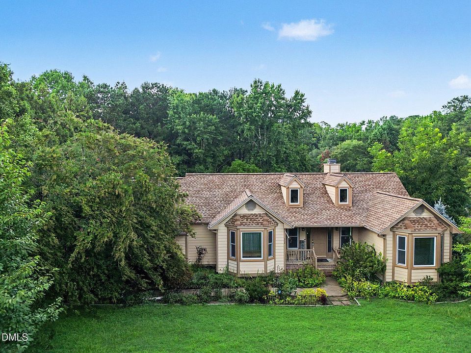1st image of 204 Springwood Pl