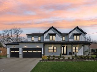 25435 Bryden Rd, Beachwood, OH 44122