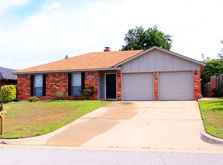 12405 SW 5th St, Yukon, OK 73099