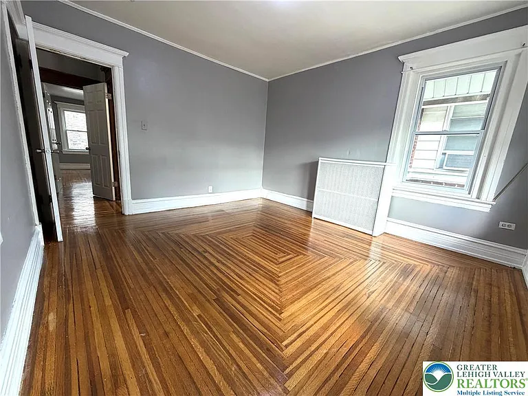 216 S 14th St — Photo 8