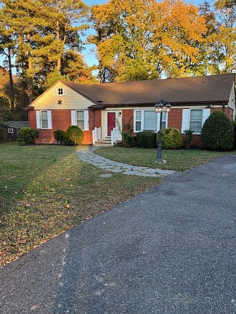1st image of 1815 Briardale Ln