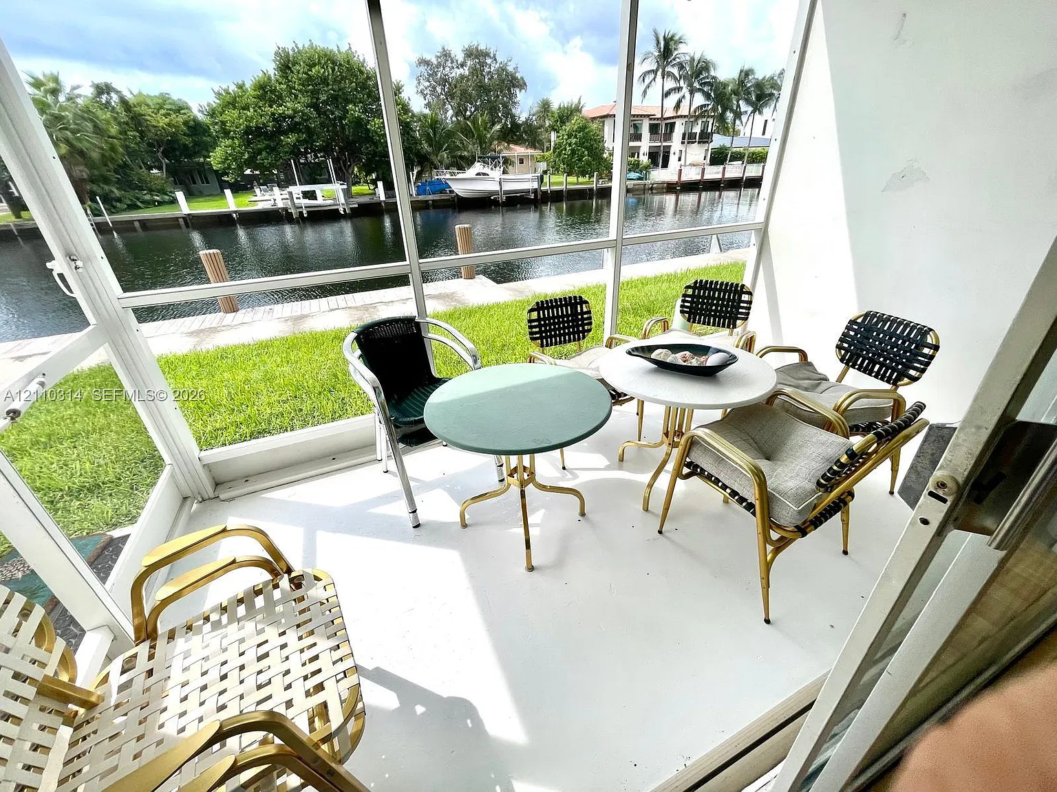 Isle Of Paradise Co-Op E — Photo 1