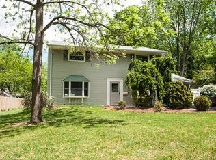 12 Darrow Ct, Kendall Park, NJ 08824