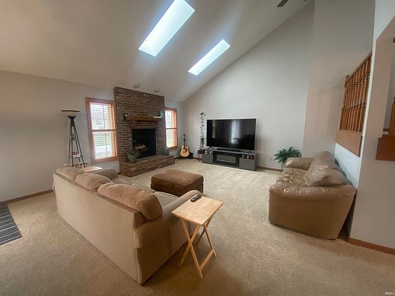 4th image of 75 Excalibur Ct