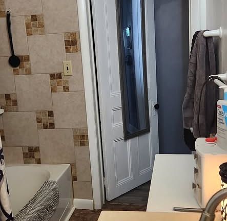 4th image of 22 Calkins Pl APT B