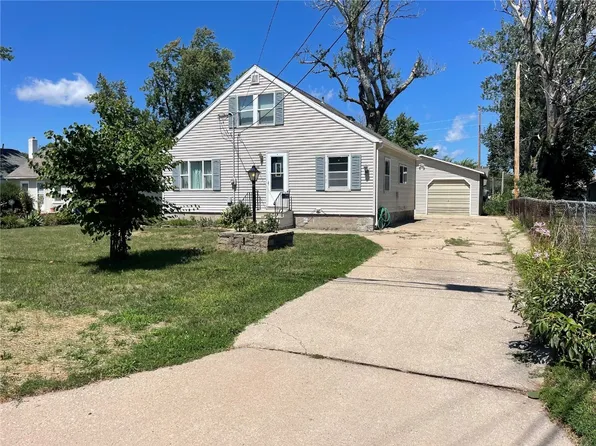 1010 33rd St NE, Cedar Rapids, IA 52402