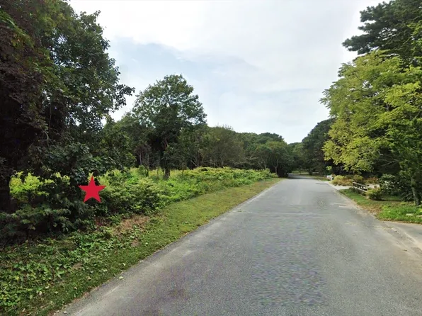 18 Commodore Ln, East Falmouth, MA 02536