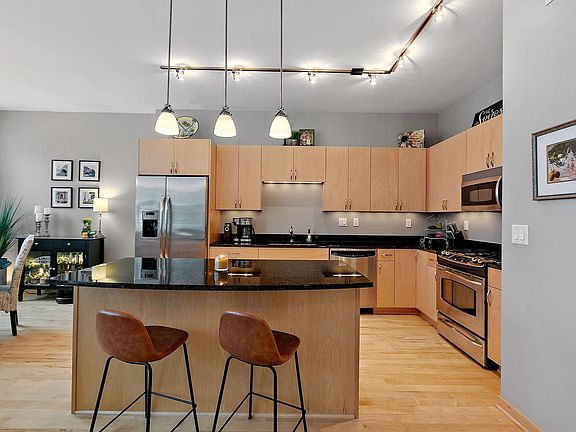 4th image of 215 10th Ave S Unit 531