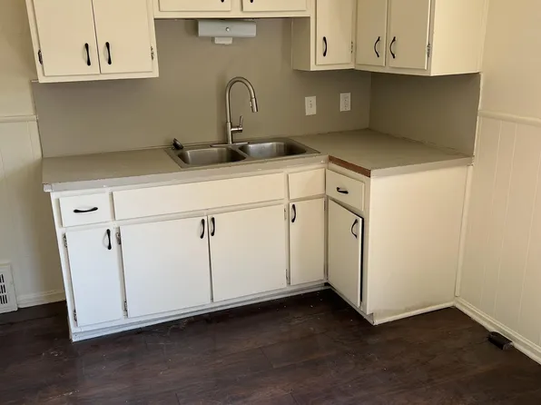 3953 Lee Heights Blvd, Cleveland, OH 44128