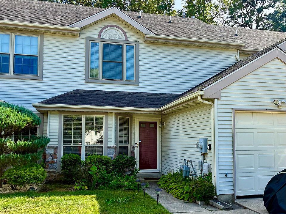 1st image of 73 Fox Meadow Dr