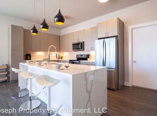 2111 E Ivanhoe Pl APT 412, Milwaukee, WI 53202