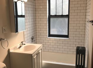 1200 W Roscoe St, Chicago, IL 60657