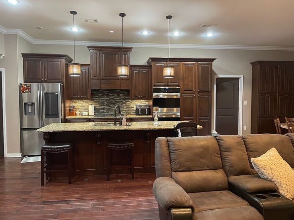 1906 Walnut Valley Dr, Paragould, AR 72450
