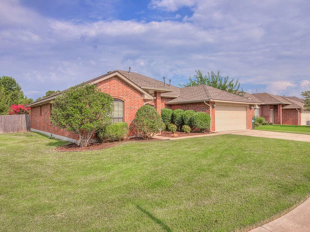 4 bed, 1837 sqft, $2,400 — Photo 3