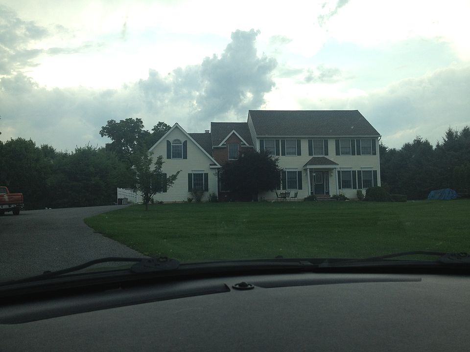 1st image of 4 Schoolhouse Ln