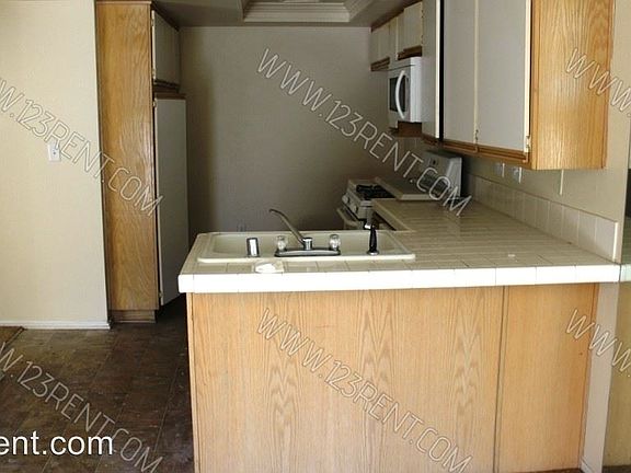 5th image of 44526 15th St E Unit 6