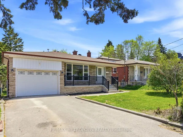 23 Lochleven Dr, Toronto, ON M1M 3R9