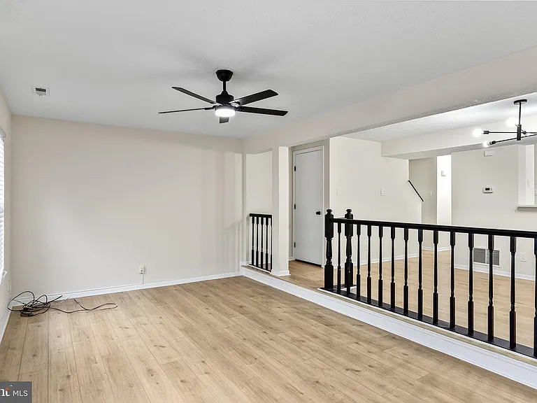 127 Villa Knoll Ct — Photo 13