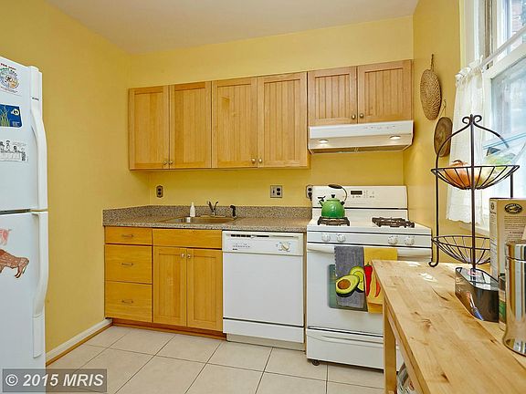 3rd image of 4822 Chevy Chase Dr #3