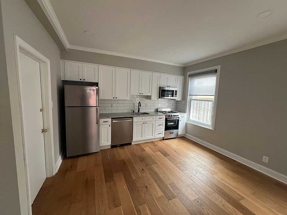 2nd image of 300 S 10th St #3R