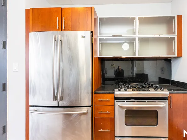 756 Myrtle Avenue image 10 of 21