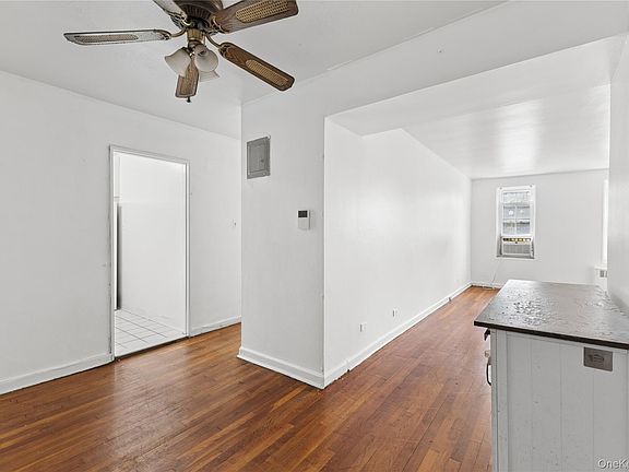 4th image of 140-18 Burden Crescent #209