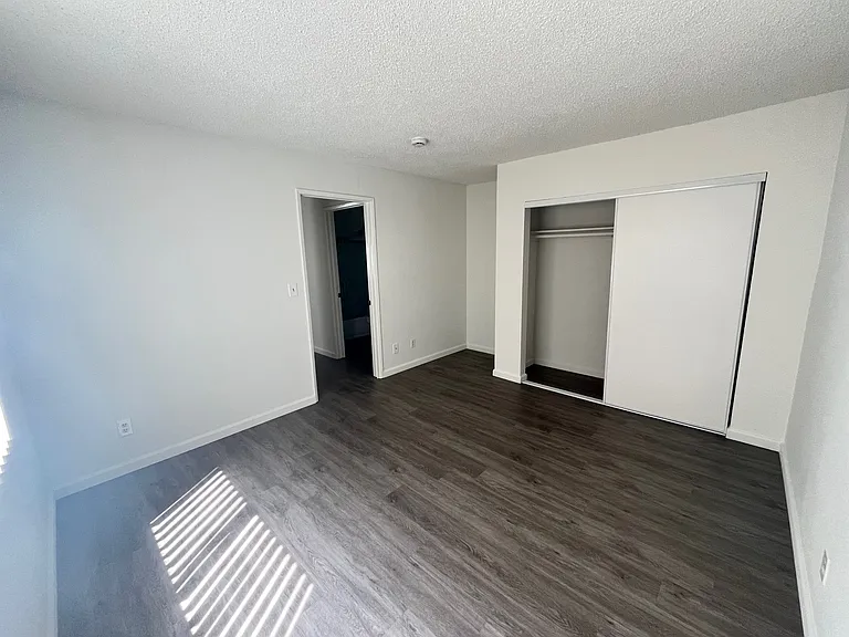 943 Elden Ave — Photo 3