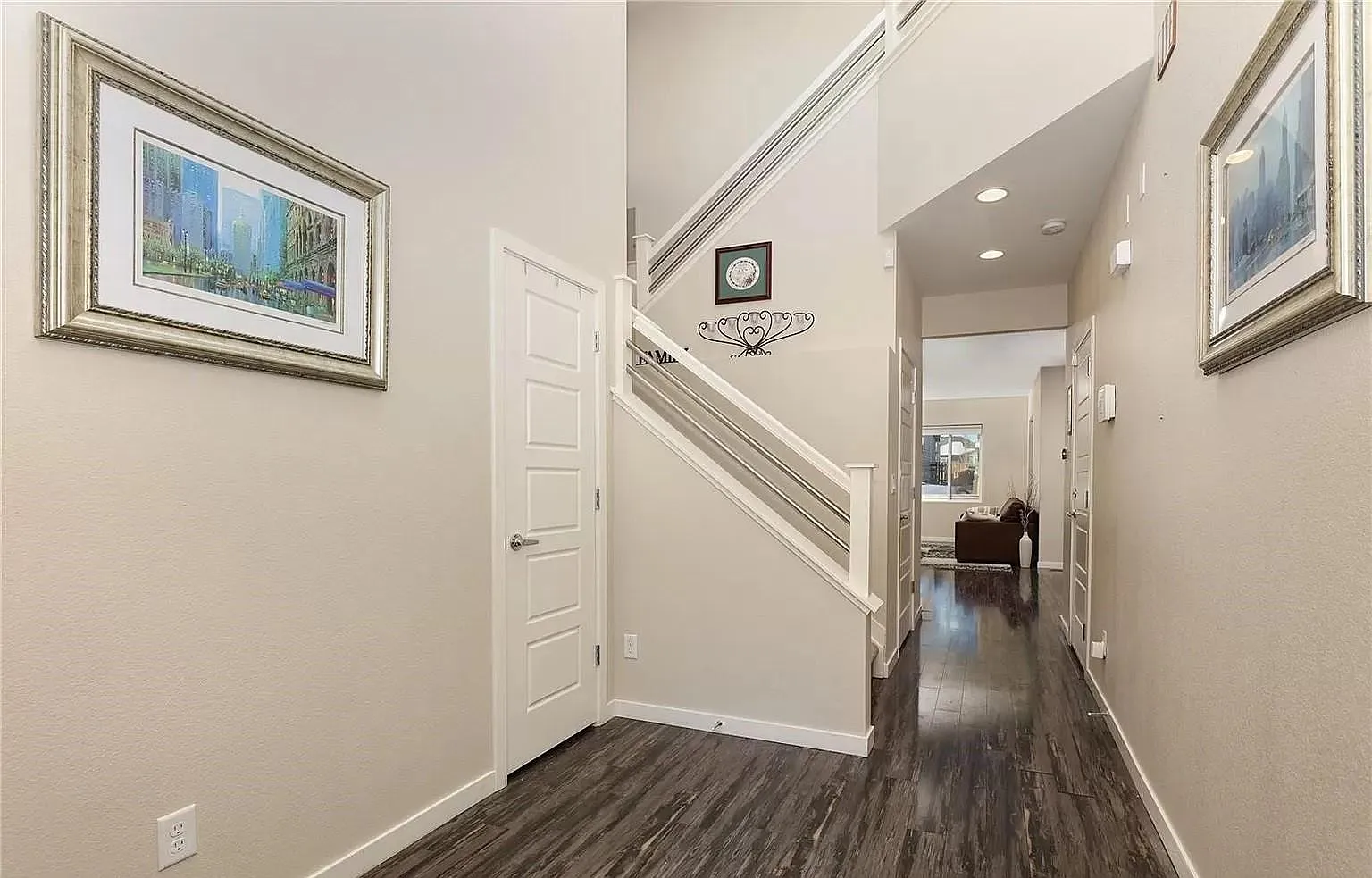 3 bed, 2944 sqft, $3,200 — Photo 2