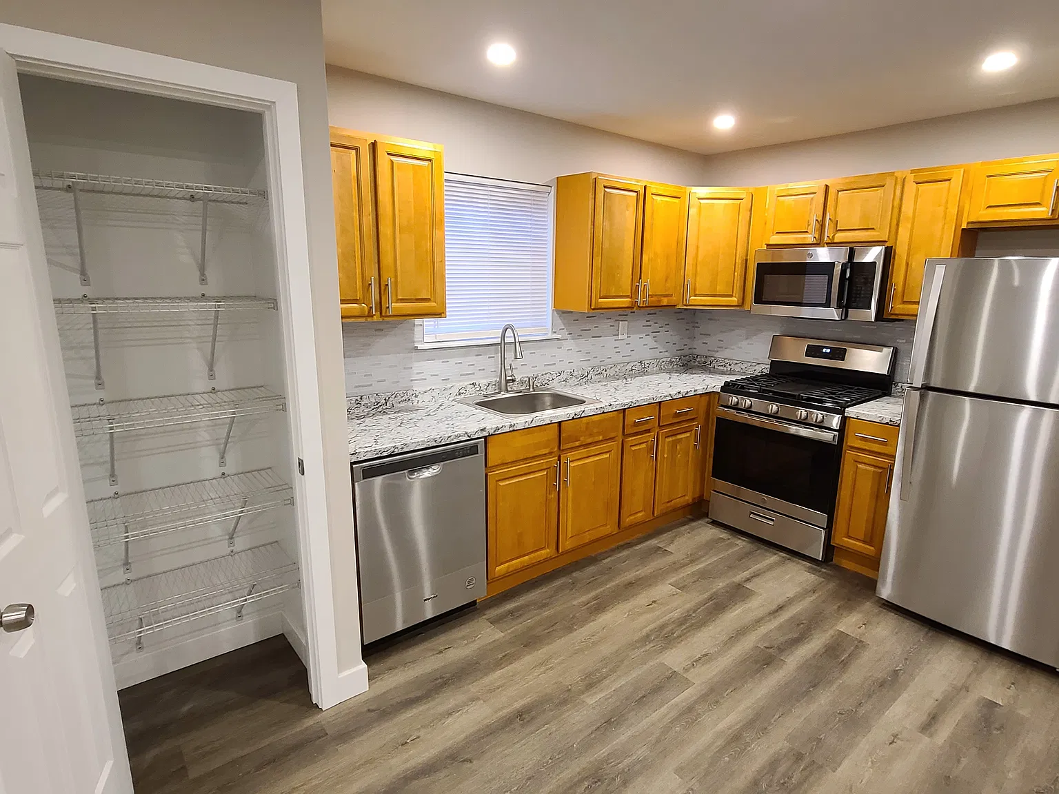 2 bed, $1,800 — Photo 4